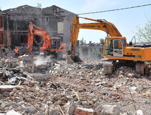 İBB 107 binada yaşayanları tahliye edip yıktıracak