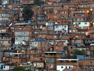 Gecekonduya elektirik ve su aboneliğinin önü açıldı