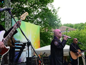 MFÖ, Kasaba’yı salladı