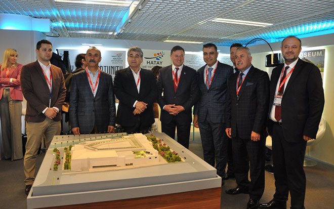 Hatay Belediyesi raylı sistem için MIPIM’de Ruslarla el sıkıştı