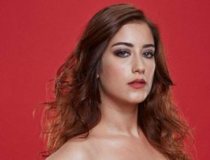 Hazal Kaya Zekeriyaköy'deki villasını kendisi mi temizliyor?