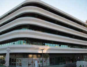 Bulvar 216 önemli ticaret ve finans merkezleri arasında yerini aldı