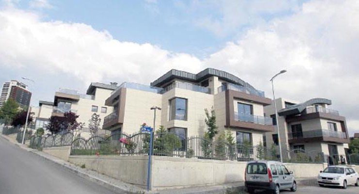 Ahmet Davutoğlu Deniz Baykal’a komşu oluyor