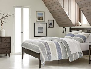 Eastburn, Crate and Barrel için tasarlıyor