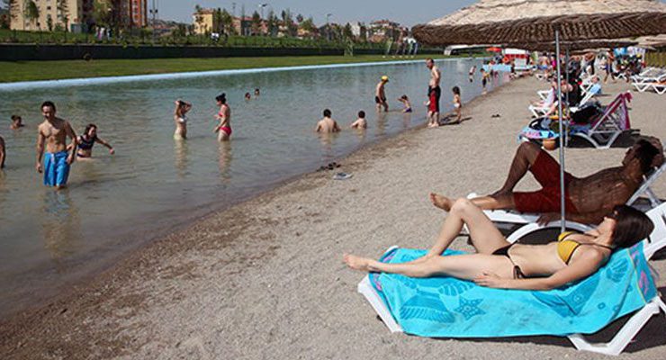 Eskişehir’deki yapay plajda serinlemenin fiyatı 10 lira