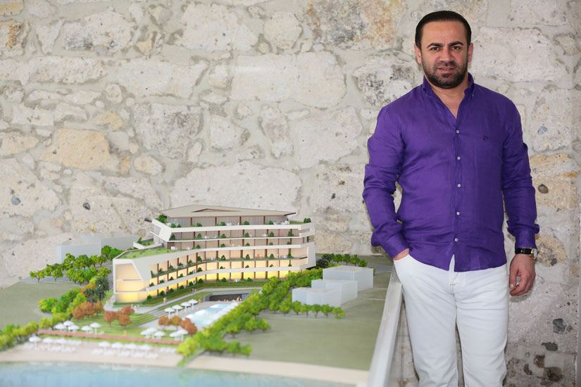 Mesut Sancak, Çeşme'de geliştirdiği projeler ile yakından ilgilenerek bölgede olduğunda zamanının büyük kısmını şantiyelere ayırıyor.