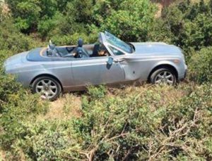 Ali Ağaoğlu’nun Rolls Royce’u Çeşme’de kaza yaptı