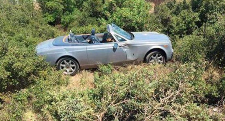 Ali Ağaoğlu’nun Rolls Royce’u Çeşme’de kaza yaptı