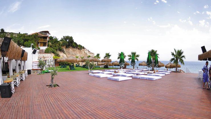 Karaburun’da Seal Beach Clup’a komşu satılık 2 arsa