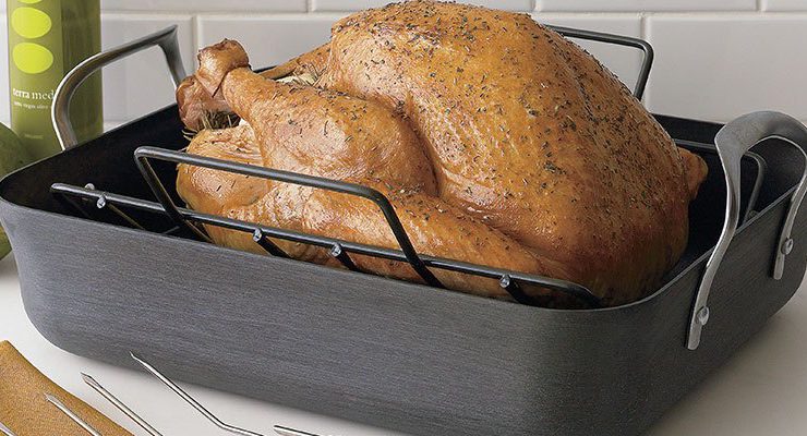 Crate and Barrel’dan lezzetli yemekler için seçkin tencereler