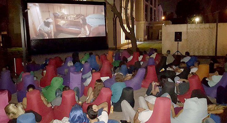 Mahall Bomonti İzmir’in şantiyesine açık hava sineması kuruldu