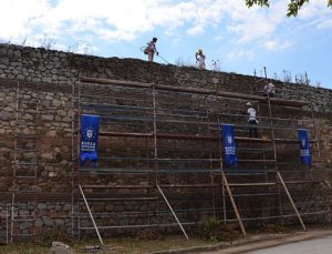 İznik’in 5 kilometrelik tarihi surları temizleniyor