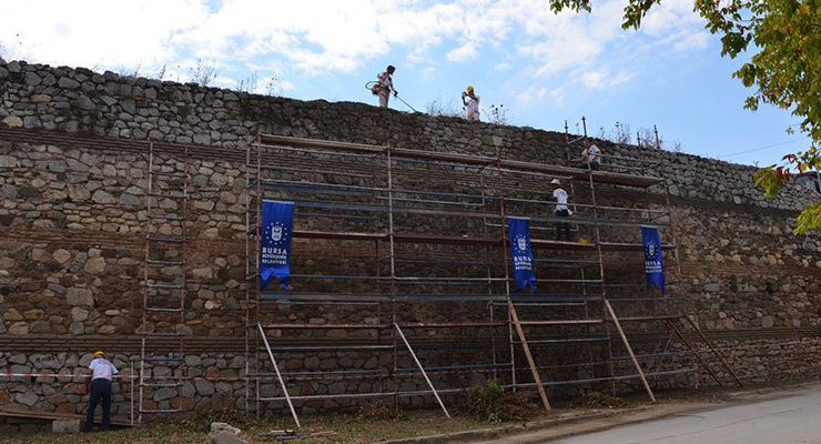 İznik’in 5 kilometrelik tarihi surları temizleniyor