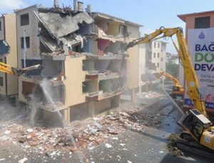 Bağcılar Belediyesi 172 daireli Pınarkent Sitesi’ni yıkıyor