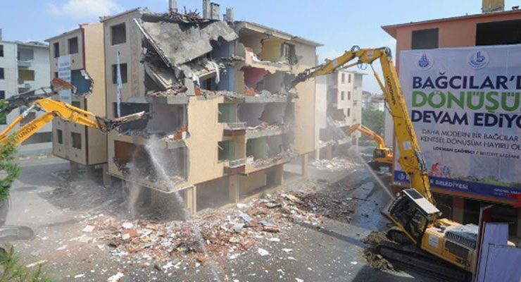 Bağcılar Belediyesi 172 daireli Pınarkent Sitesi’ni yıkıyor