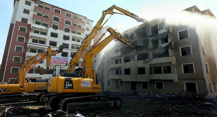 Bağcılar’da Pınar Sitesi dönüşüm için yıkıldı