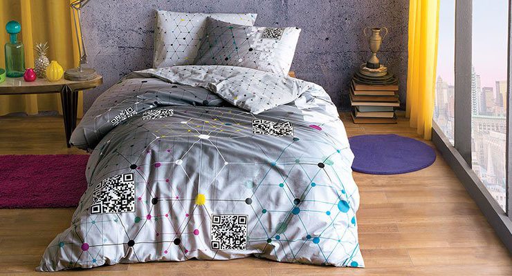 Taç nevresimlerdeki QR kodu teknolojiye bağlanın