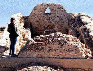 Mumcular Barajı’nda sular çekilince ortaya köy çıktı