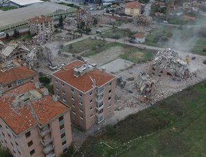 Pendik’teki 15 bloklu Gonca Sitesi dönüşüm için yıkıldı