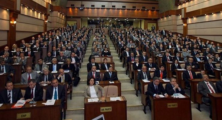 AKP’li üyelerden CHP’li Kadıköy Belediyesi’ne destek