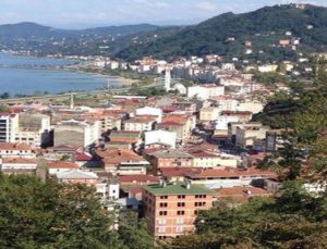 Sürmene’de satılık 3 bina ve arsa