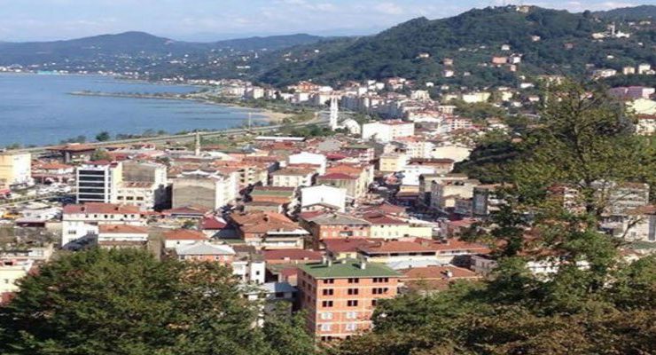 Sürmene’de satılık 3 bina ve arsa