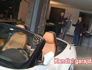 Behzat Uygur arabasını salona park ediyor