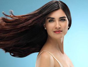 Tuba Büyüküstün Sapanca’dan villa bakıyor