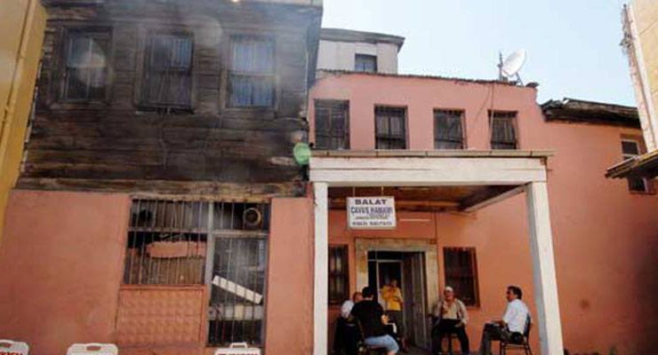 Camiyle havra arasındaki Balat Hamamı 3 milyon TL’ye satılık