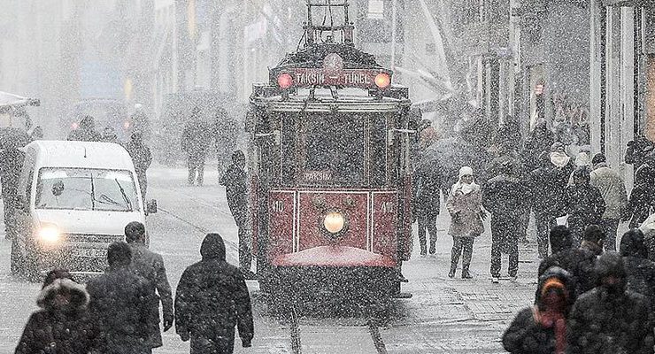 Beklenen kuvvetli ve yoğun kar yağışı İstanbul’a geliyor