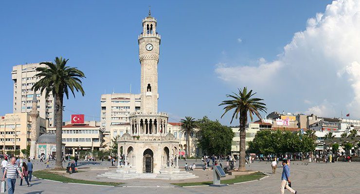 İzmir’de ofis kiraları yükseldi dükkan kiraları düştü