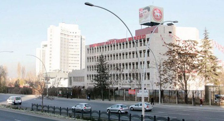 Özal’ın yaptırdığı parti binası icradan satılıyor