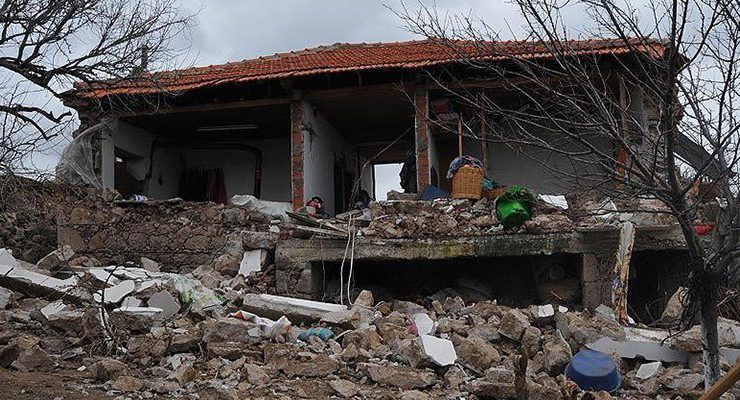 Çanakkale’deki depremlerde 298 ev zarar gördü