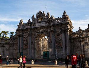 Dolmabahçe Sarayı’nın otoparkı para basıyor