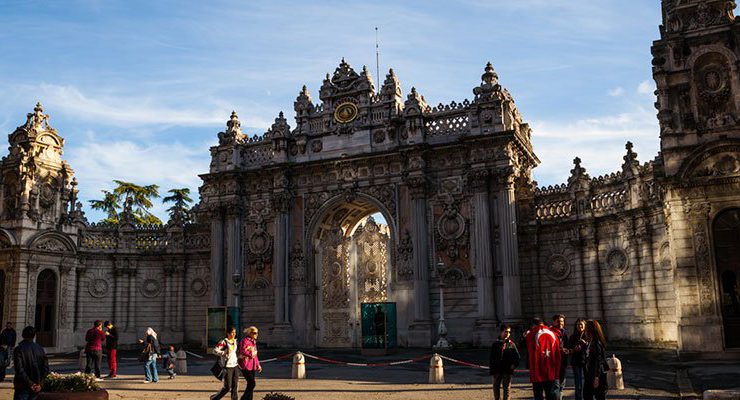 Dolmabahçe Sarayı’nın otoparkı para basıyor