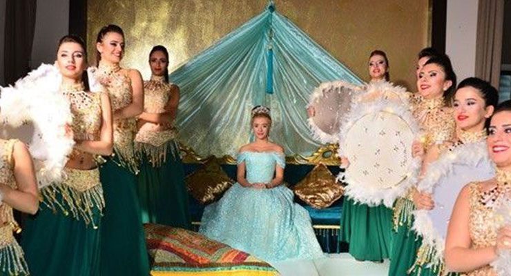 Ali Ağaoğlu kızına ikinci kez kına gecesi düzenledi