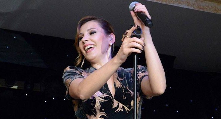 Funda Arar evde organik yemek yaparak terapi oluyor