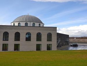 Danimarka’nın ilk kubbeli ve minareli Türk camisi açıldı