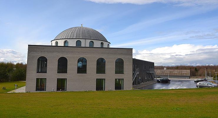 Danimarka’nın ilk kubbeli ve minareli Türk camisi açıldı
