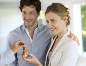 Kadınlar ailesini ev sahibi yapıyor