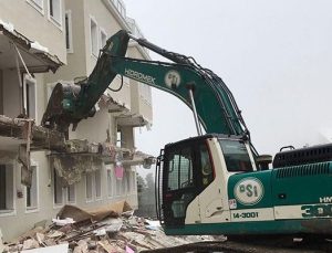 Ağaoğlu’nun Uludağ’daki otelinin kaçak bölümleri yıkılıyor