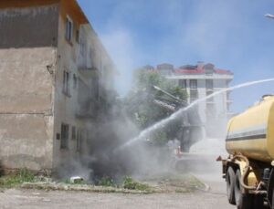 Bingöl’de deprem konutlarının yıkımına başlandı