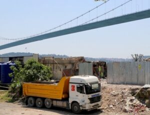 Boğaz’daki kaçak yapıların enkazı kaldırılmaya başlandı