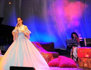 Sertab Erener rüzgarı Bodrum Antik Tiyatro’da esti