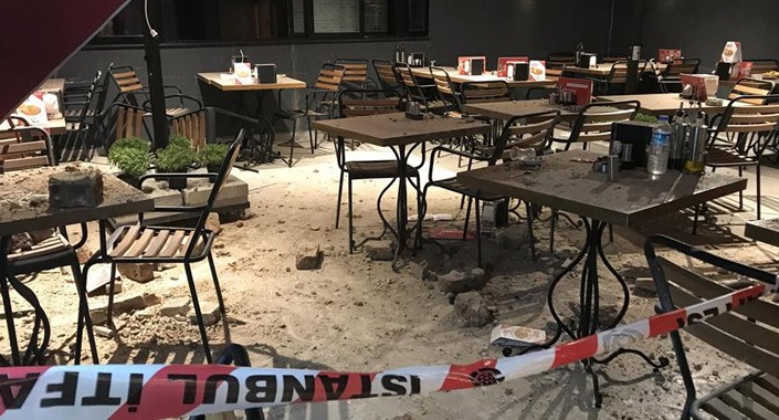Beşiktaş’ta tarihi binanın duvarı kısmen çöktü