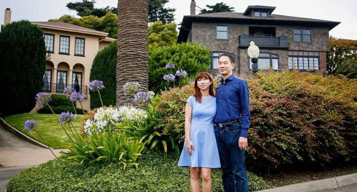 Milyon dolarlık evlerin bulunduğu caddeyi satın aldılar