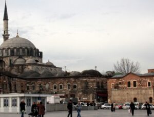 Eminönü’ndeki Rüstem Paşa Camisi yeniden hayat buluyor