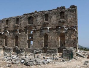 Antalya’da 2 bin yıllık dükkanlar ortaya çıkarıldı