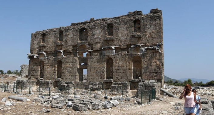 Antalya’da 2 bin yıllık dükkanlar ortaya çıkarıldı