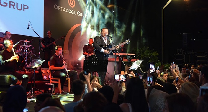 Resim İstanbul’da Ferhat Göçer rüzgarı esti